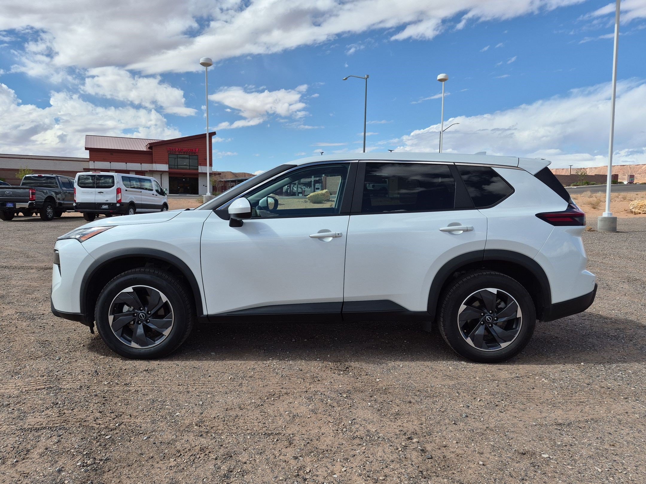 Used 2024 Nissan Rogue SV FWD image 6