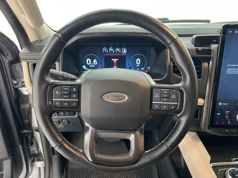 Used 2023 Ford Expedition Platinum image 10