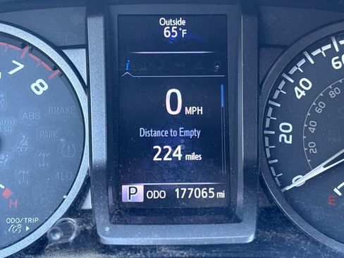 Used 2017 Toyota Tacoma TRD Sport w/ Tow Package RWD image 26
