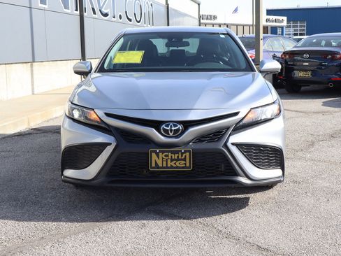 Used 2024 Toyota Camry SE image 2