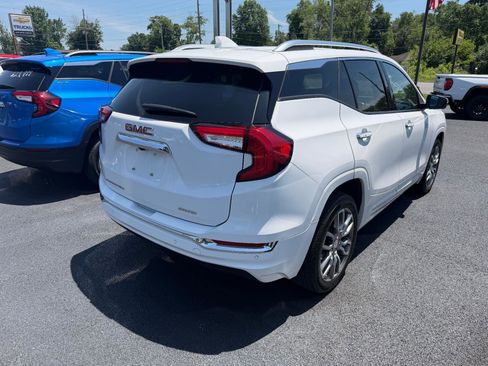 Used 2023 GMC Terrain Denali w/ Denali Premium Package AWD/4WD image 3