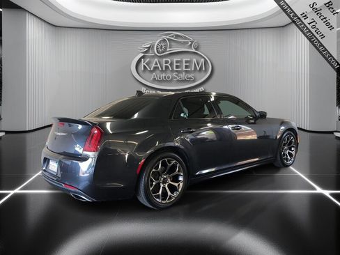 Used 2018 Chrysler 300 S w/ 300S Premium Group RWD image 5