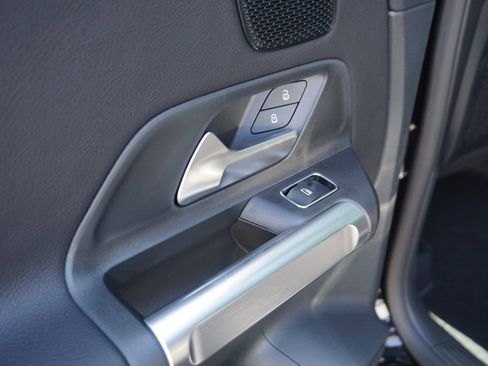 New 2025 Mercedes-Benz GLB 250 4MATIC image 45