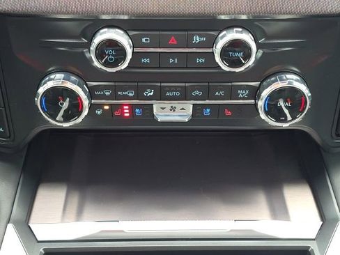 Used 2026 Ford F250 Platinum w/ Tremor Off-Road Package image 39