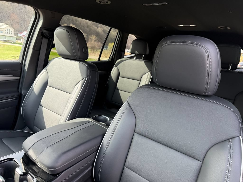 Used 2025 Buick Enclave Preferred AWD/4WD image 21