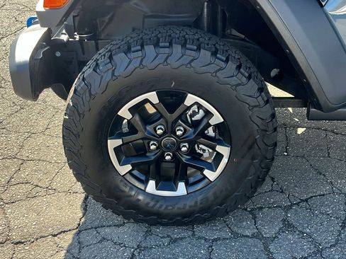 Certified 2025 Jeep Wrangler Unlimited Rubicon 4xe image 9