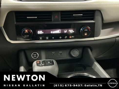 Used 2023 Nissan Rogue SV FWD image 8