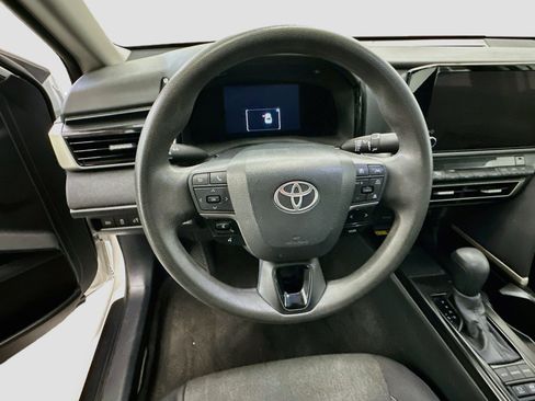 Used 2025 Toyota Camry LE FWD image 18