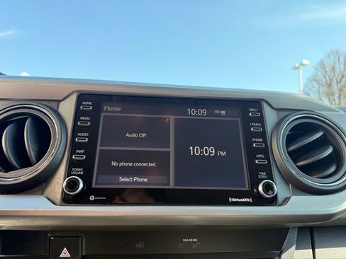 Used 2020 Toyota Tacoma SR5 image 17