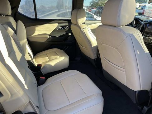 Used 2023 Chevrolet Traverse LT image 22