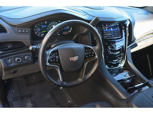 Used 2020 Cadillac Escalade Platinum AWD/4WD image 11