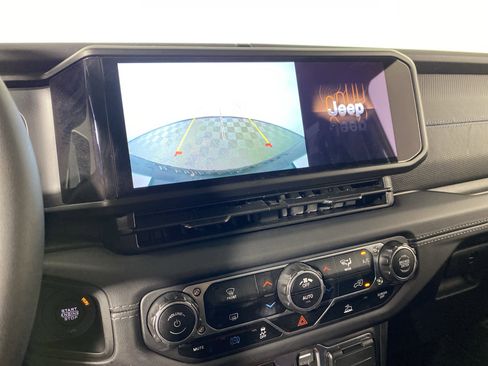 Used 2025 Jeep Wrangler Unlimited Rubicon 4xe AWD/4WD image 4