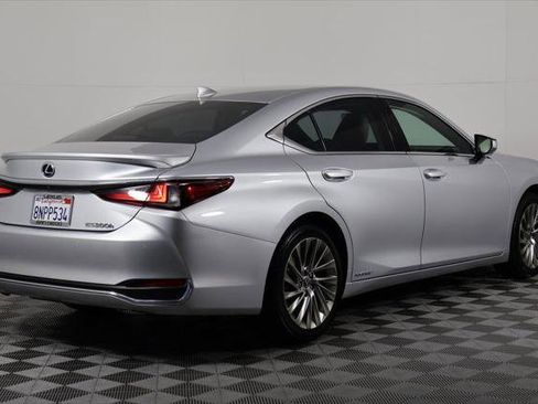 Certified 2020 Lexus ES 300h w/ Accessory Package FWD image 4