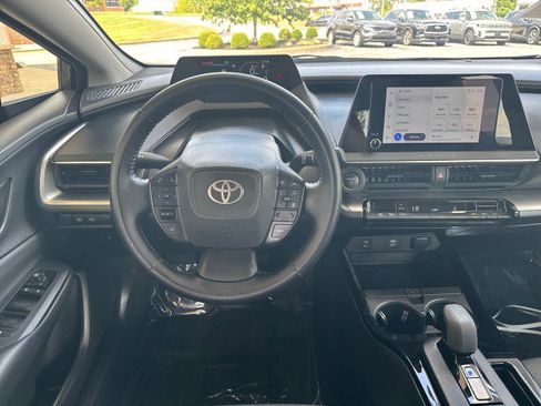 Used 2025 Toyota Prius LE FWD image 8