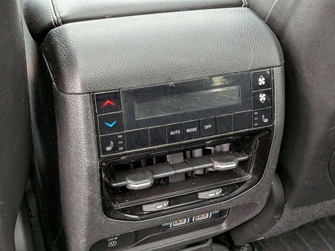 Used 2024 Jeep Grand Cherokee L Limited image 26