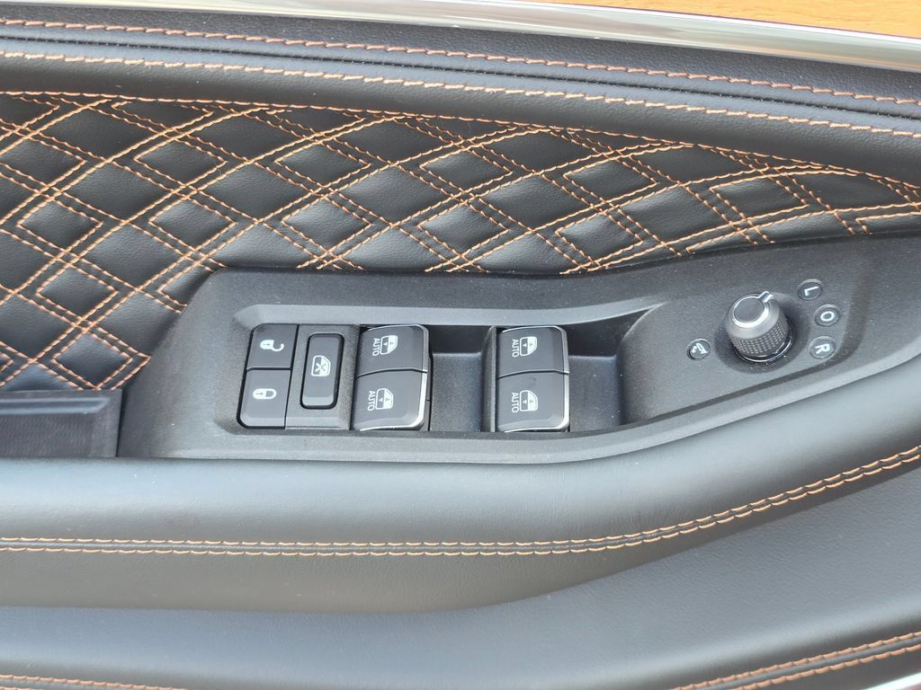 Used 2025 Jeep Grand Cherokee L Summit AWD/4WD image 33