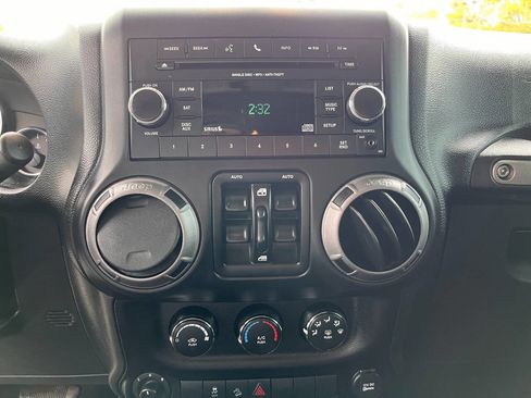 Used 2016 Jeep Wrangler Unlimited Sport w/ Quick Order Package 24S AWD/4WD image 25