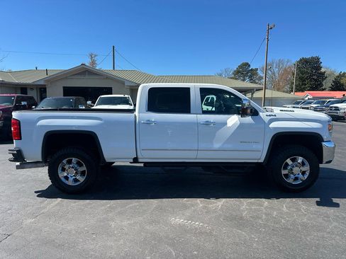 Used 2019 GMC Sierra 2500 SLT w/ Duramax Plus Package image 4