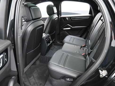 Used 2023 Porsche Cayenne Turbo S image 26