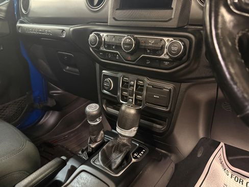 Used 2022 Jeep Wrangler Unlimited Sport w/ Cold Weather Group AWD/4WD image 13