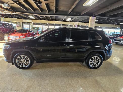 Used 2019 Jeep Cherokee Latitude Plus w/ Comfort/Convenience Group image 4