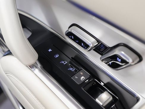 Used 2024 Land Rover Range Rover SV image 28