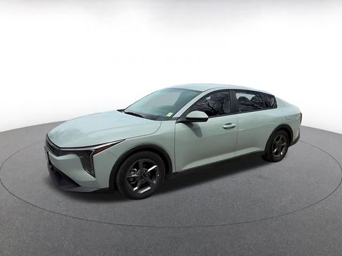 Used 2025 Kia K4 LXS image 8