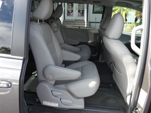 Used 2017 Toyota Sienna XLE FWD image 53