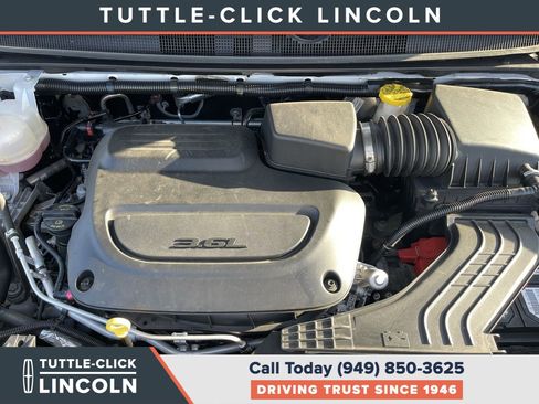 Used 2024 Chrysler Pacifica Limited w/ Uconnect Theater Family Group FWD image 28