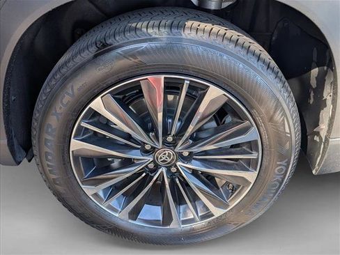 Used 2025 Toyota Grand Highlander AWD Hybrid image 29