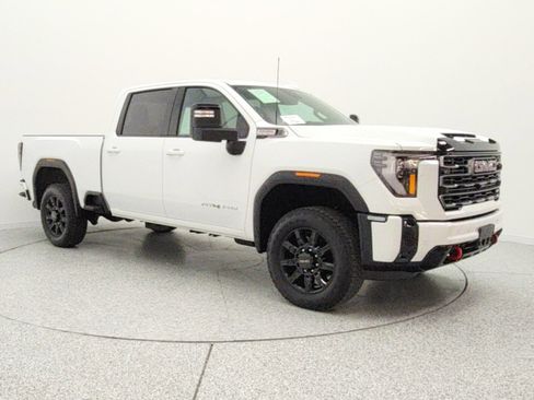 Used 2025 GMC Sierra 2500 AT4 image 3
