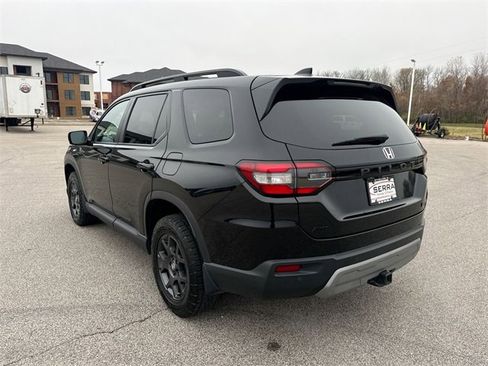 Used 2025 Honda Pilot TrailSport image 11