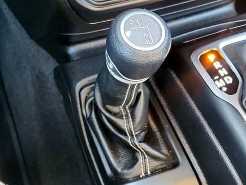 Used 2019 Jeep Wrangler Unlimited Sahara image 23