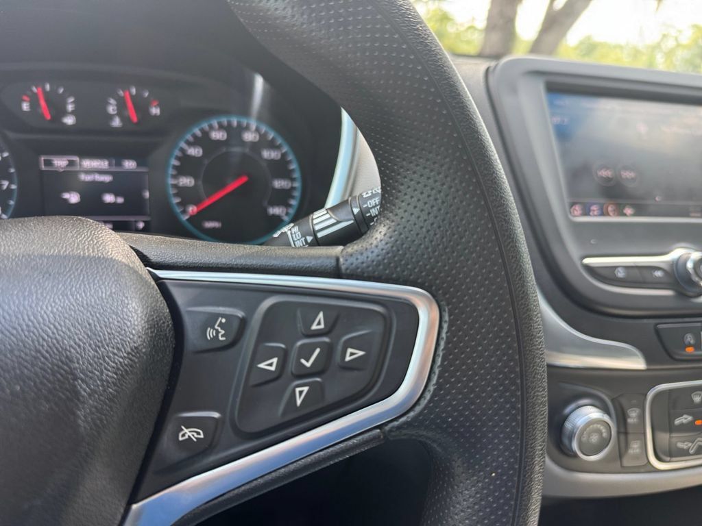 Used 2022 Chevrolet Equinox LS FWD image 37