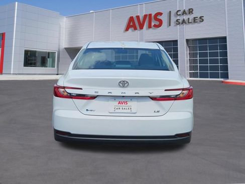 Used 2025 Toyota Camry LE FWD image 5