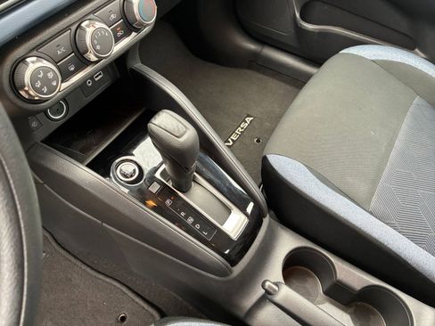 Used 2025 Nissan Versa SV FWD image 33