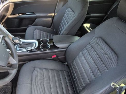 Used 2016 Ford Fusion SE FWD image 15