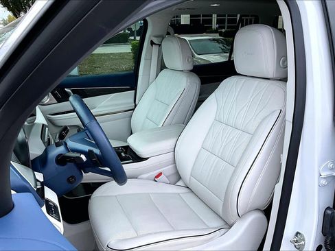 Used 2025 Buick Enclave Avenir w/ Super Cruise Package image 7