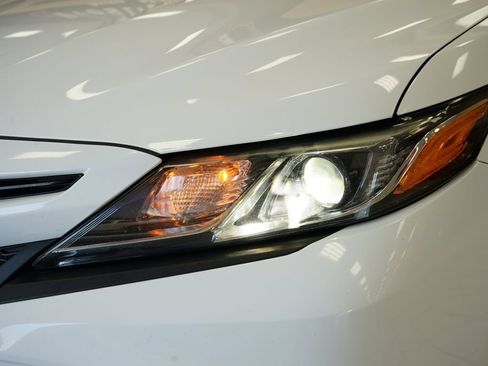 Used 2019 Toyota Camry SE FWD image 22
