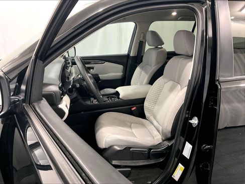 Used 2023 Honda Pilot LX image 10