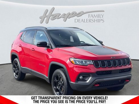 Used 2023 Jeep Compass Trailhawk w/ Trailer Tow Group AWD/4WD image 1