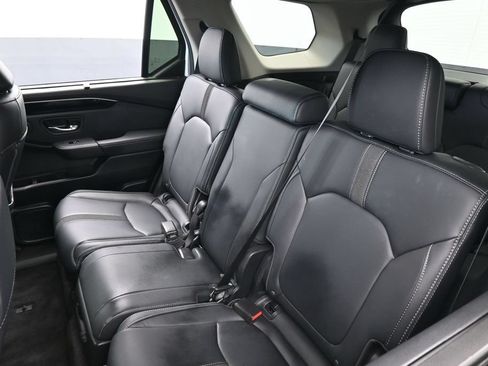 Used 2025 Honda Pilot EX-L image 39