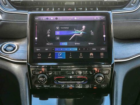 Used 2023 Jeep Grand Cherokee Limited w/ Black Appearance Package image 13