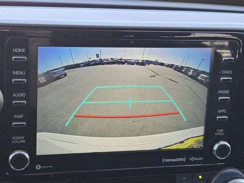 Used 2020 Toyota Highlander LE image 18