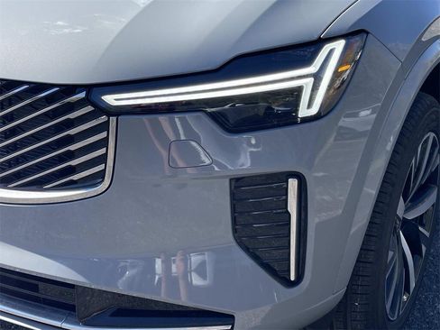 Certified 2026 Volvo XC90 B5 Core AWD/4WD image 9
