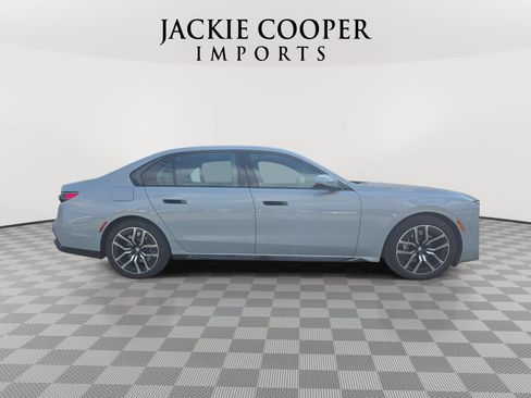 Used 2024 BMW 760i xDrive w/ Premium Package AWD/4WD image 4