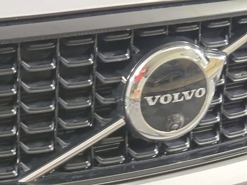 Certified 2023 Volvo XC40 B5 Ultimate w/ Climate Package AWD/4WD image 6