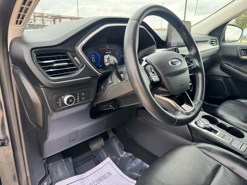 Used 2022 Ford Escape SEL w/ Technology Package FWD image 18