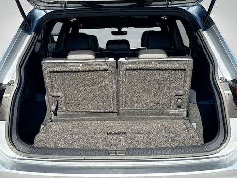 Used 2020 Volkswagen Tiguan SE R-Line image 11