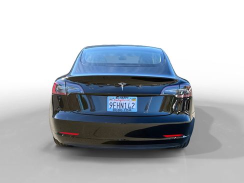 Used 2023 Tesla Model 3 Standard Range image 4